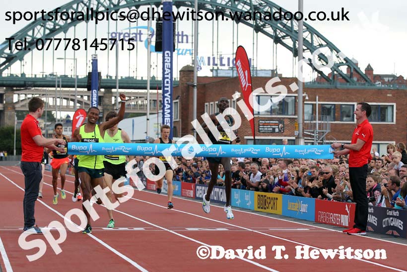Homiyu Tesfaye beats Asbel Kiprop to win the One Mile, Great North CityGames. Photo: David T. Hewitson/Sports for All Pics